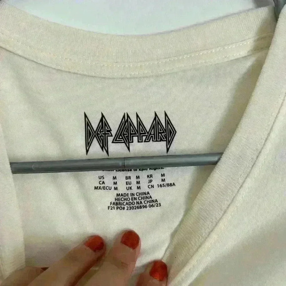 Def Leppard distressed T-shirt short sleeve - Picture 6 of 8